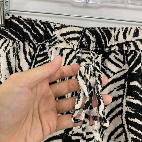 Cynthia Rowley size 2X Pure Linen Black White Leaf Print Tie Front Casual Shorts - Picture 3 of 8